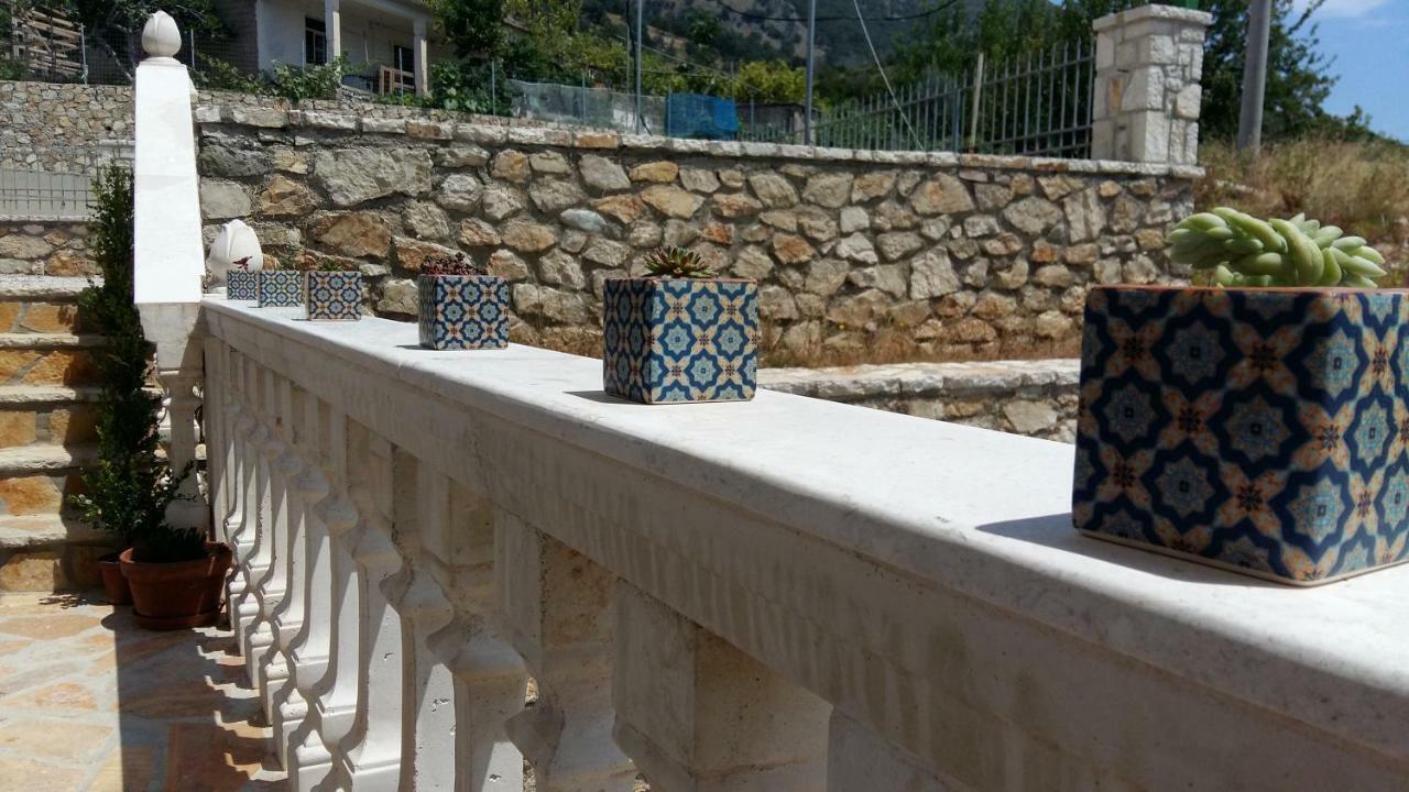 Villa Kristina Himare Bagian luar foto